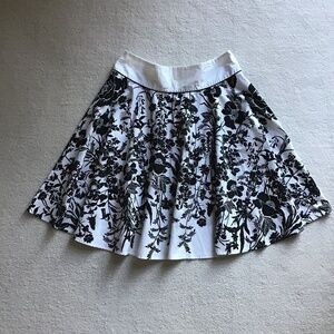 DM New York black & white skirt size XL